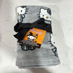 HELLO KITTY HALLOWEEN TOWEL SET!
